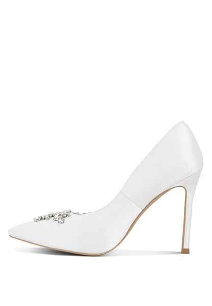 These BRIDAL pumps with high heel stilettos are sublime with elegance in their classic style and rhinestones embellishment.