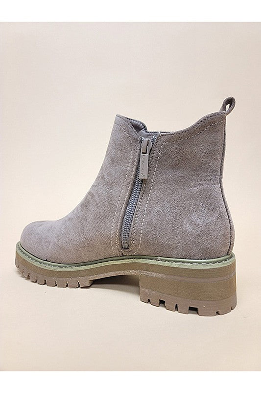(THE STYLE RUNS NARROW ) SIDE ELASTICK SLIP ON CASUAL BOOTIES