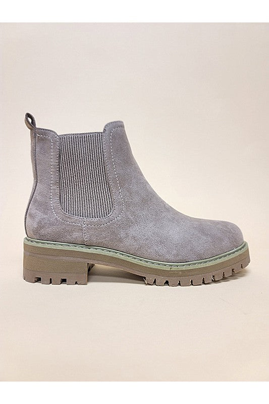 (THE STYLE RUNS NARROW ) SIDE ELASTICK SLIP ON CASUAL BOOTIES
