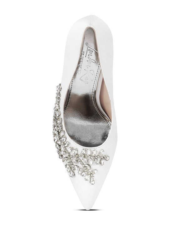 These BRIDAL pumps with high heel stilettos are sublime with elegance in their classic style and rhinestones embellishment.